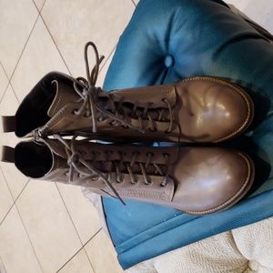 Steve Madden grey lace up short boots, SZ 8